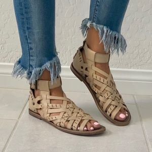 Leather Buckle Studs Detailed Gladiator Sandal
